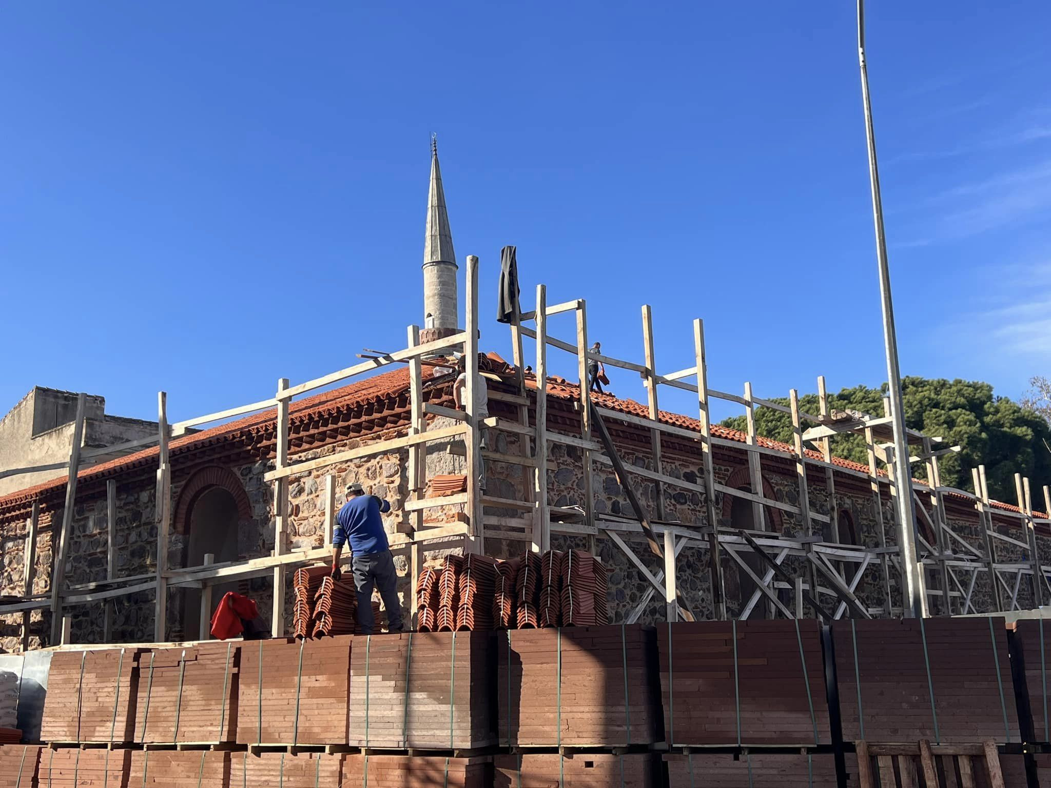 Ezine Ulu Camii Restorasyon Çalışmaları Devam Ediyor